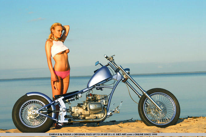 фото девушки с мотоциклом