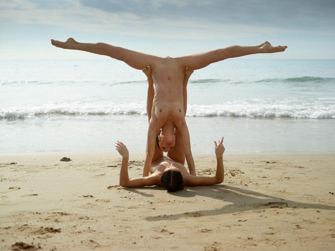 фото голые гимнастки